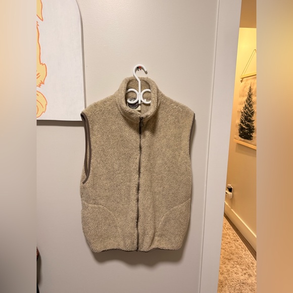 Cozy Cream Sherpa vest made in U.S - Picture 2 of 9